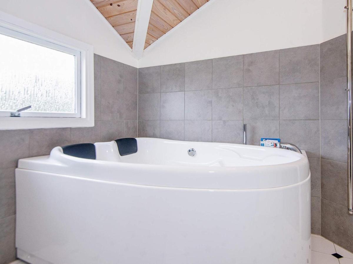 6 Person Holiday Home In R M Bolilmark Eksteriør billede
